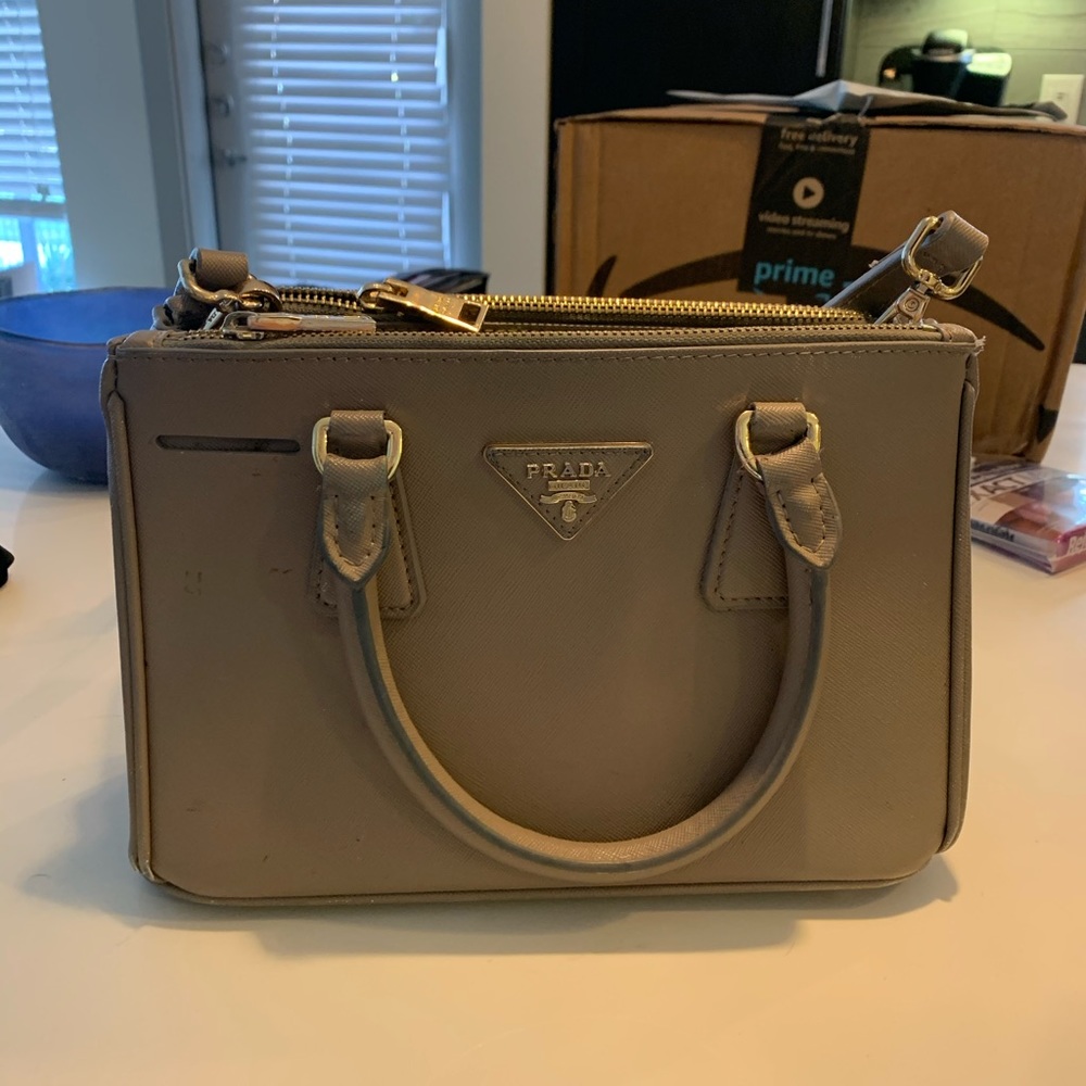 Prada saffiano galleria bag small